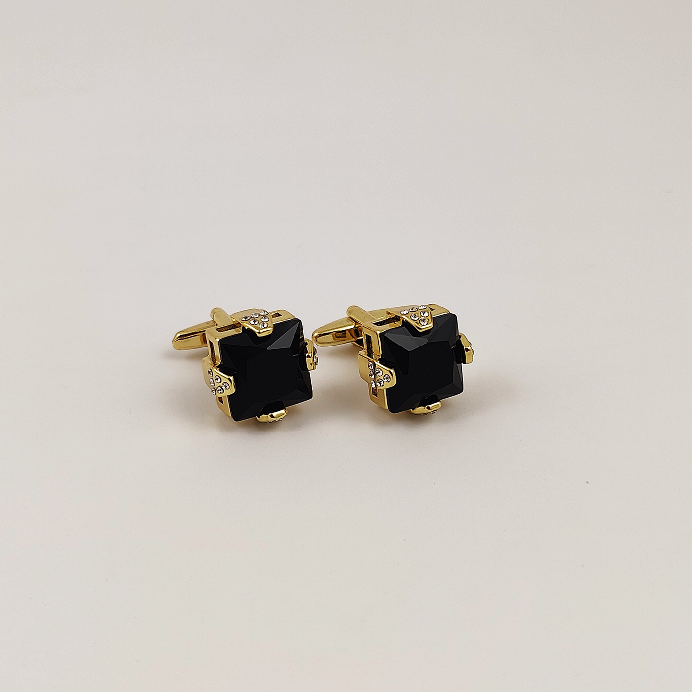 CUFFLINK 348