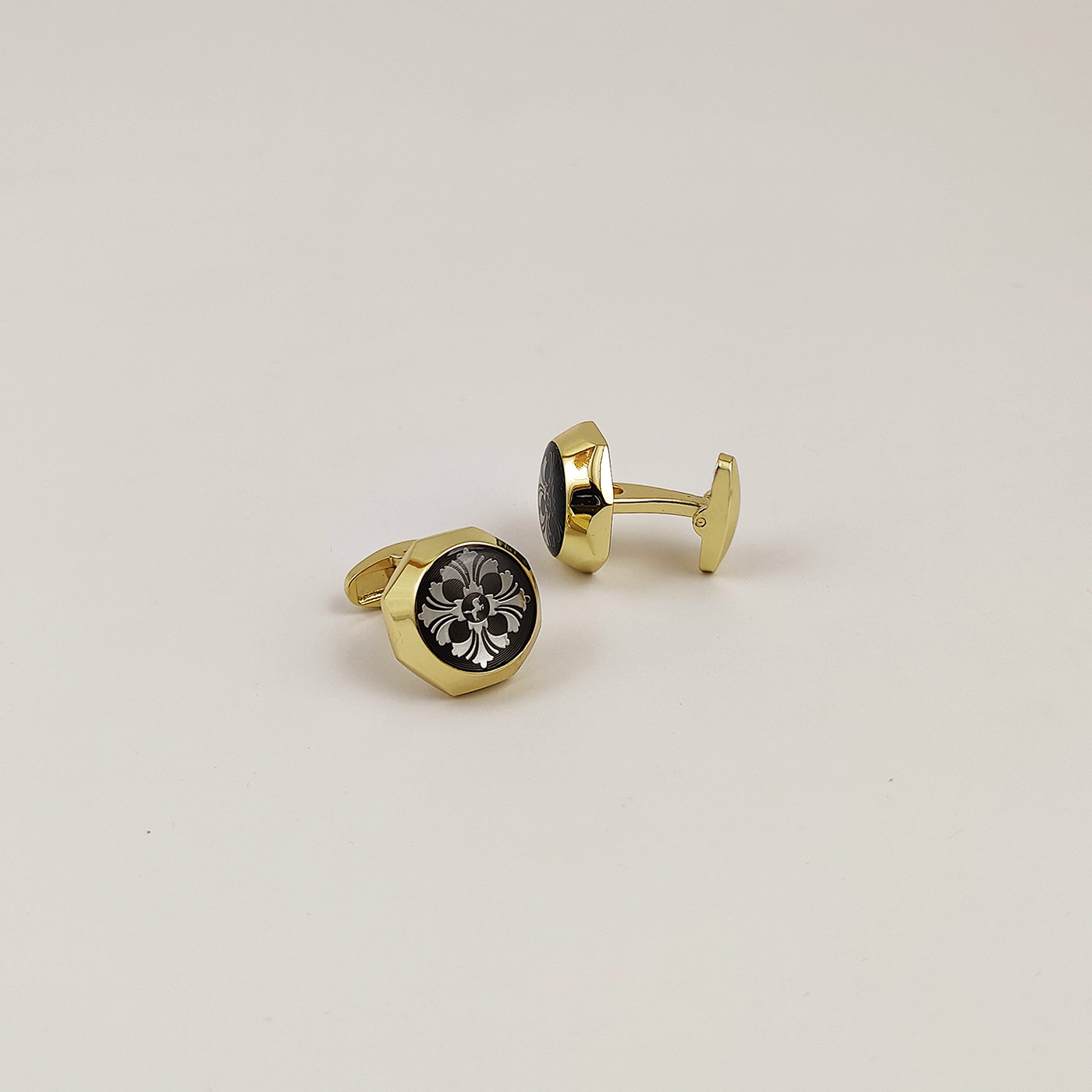 Cufflink 370