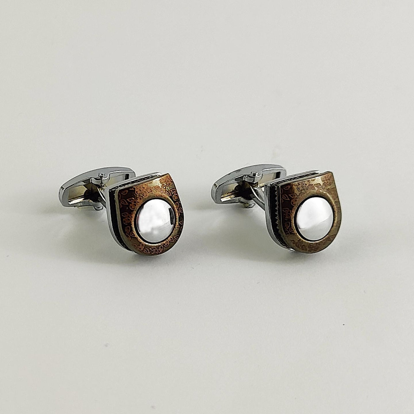 Cufflink 215